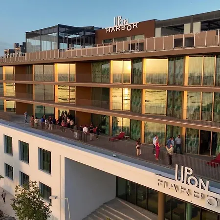 Upon Harbor - Bay 4*