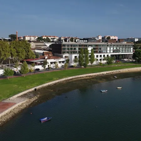 Hotell Upon Harbor - Bay Seixal (Setubal)