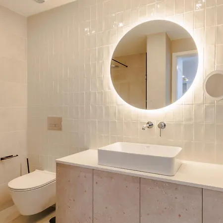 Hotel Upon Harbor - Bay Seixal (Setubal)