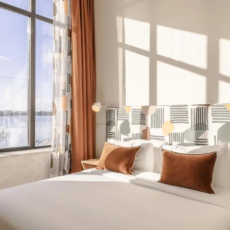 Hotel Upon Harbor - Bay Seixal (Setubal)