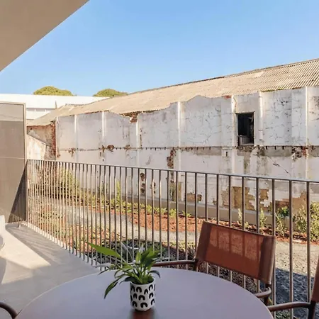Hotel Upon Harbor - Bay Seixal (Setubal)