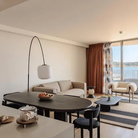 Upon Harbor - Bay 4* Seixal (Setubal)