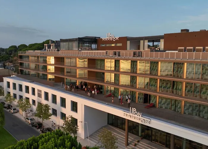 Otel Upon Harbor - Bay Seixal (Setubal)