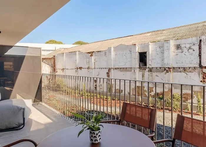 Otel Upon Harbor - Bay Seixal (Setubal)