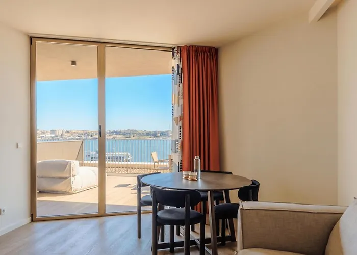 Otel Upon Harbor - Bay Seixal (Setubal)