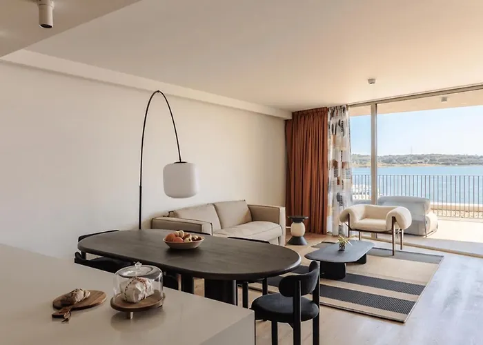 Upon Harbor - Bay 4* Seixal (Setubal)
